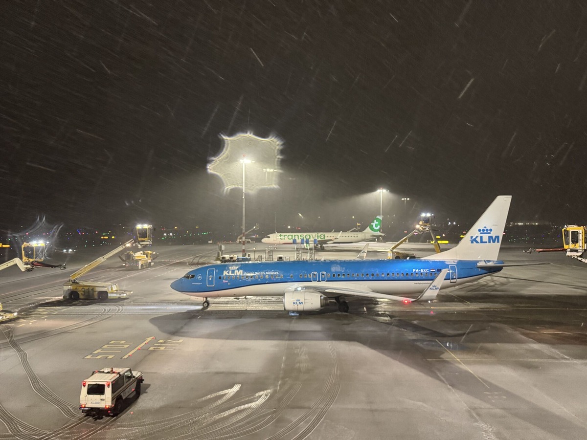 KLM Cancels 124 Flights Due to Snow and Freezing Weather